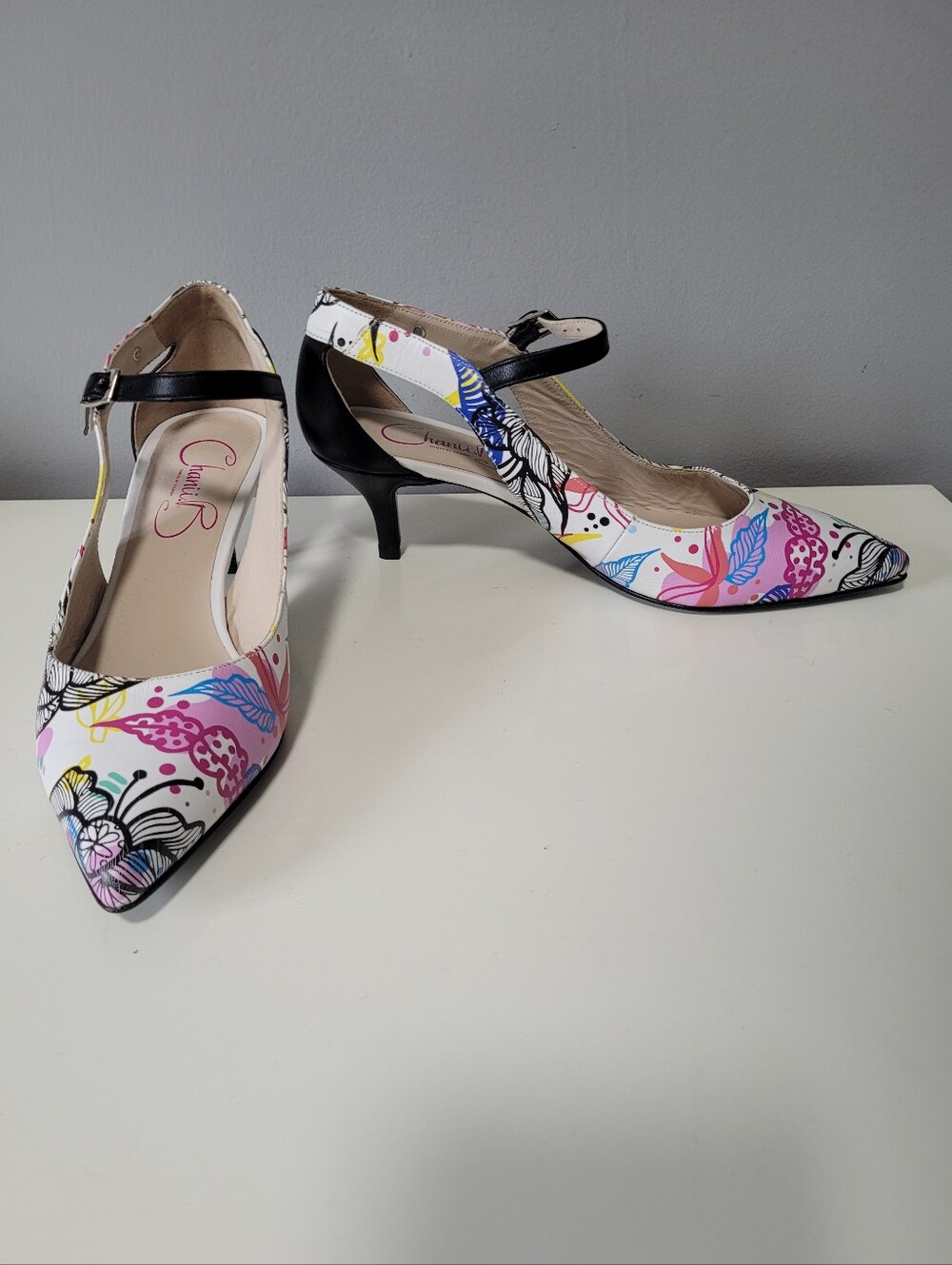 Chanii B Regal Royal Doodle White Floral Kitten Heels, Size 40